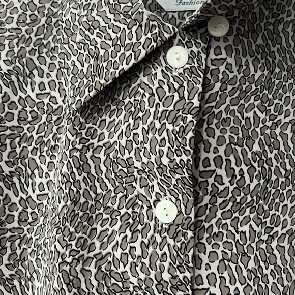 Bellagio button down long sleeve blouse size L - Picture 4 of 8